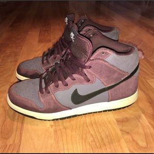 Nike SB Burgundy